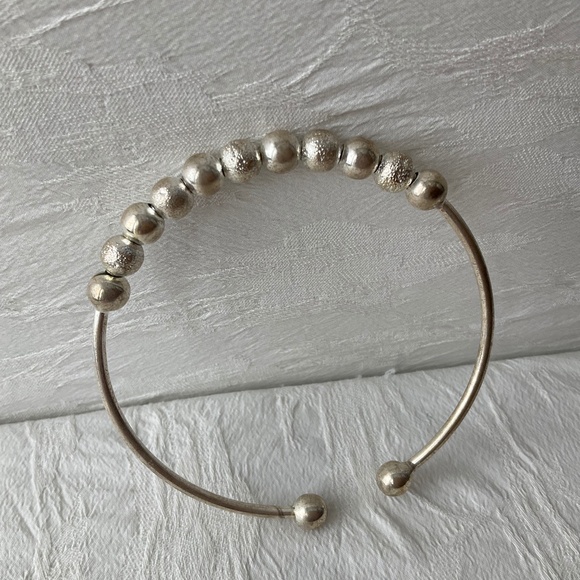 🧚 2/$15 Silver-tone Bangle Bracelet - Picture 4 of 5